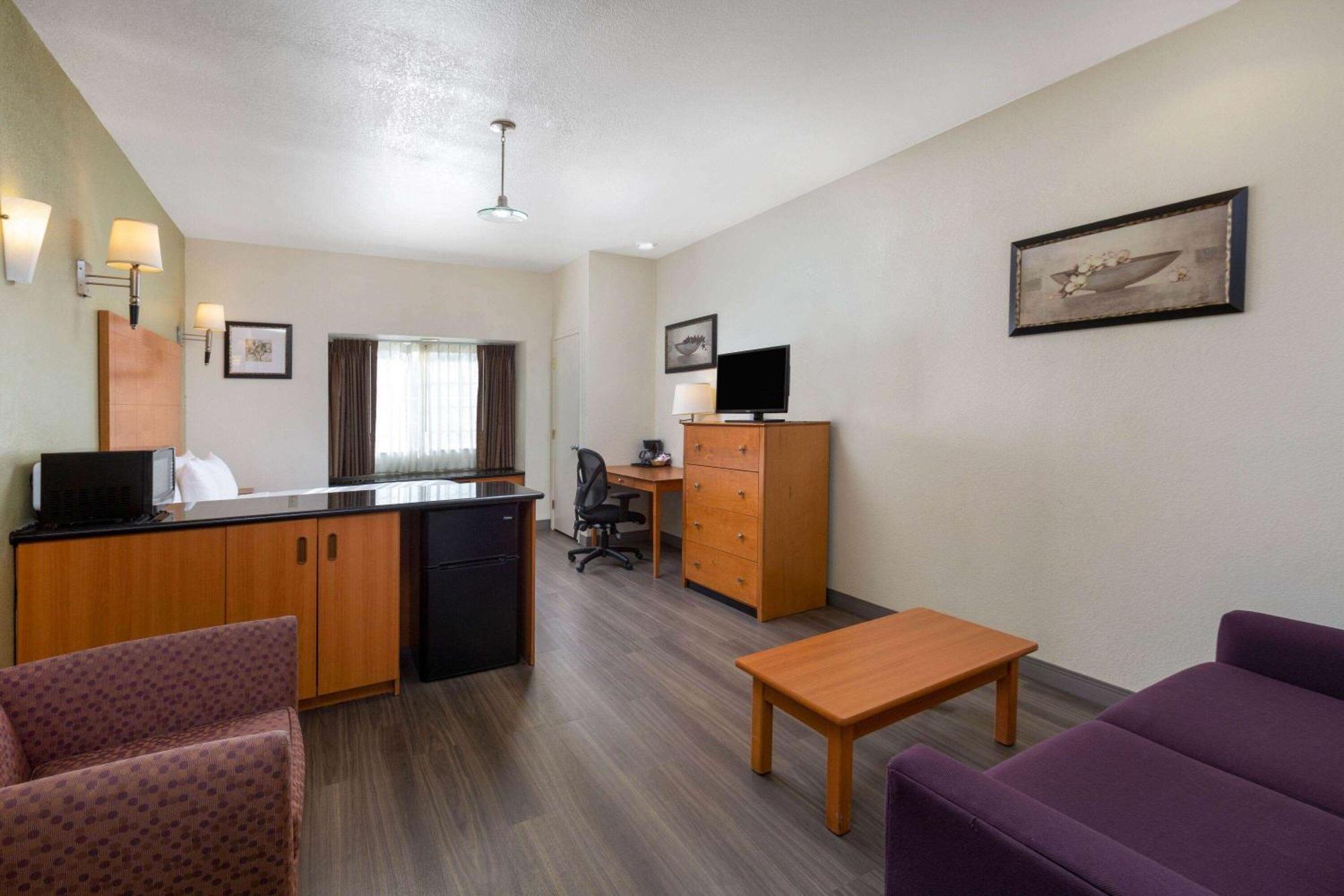La Quinta By Wyndham Tulare Hotell Eksteriør bilde