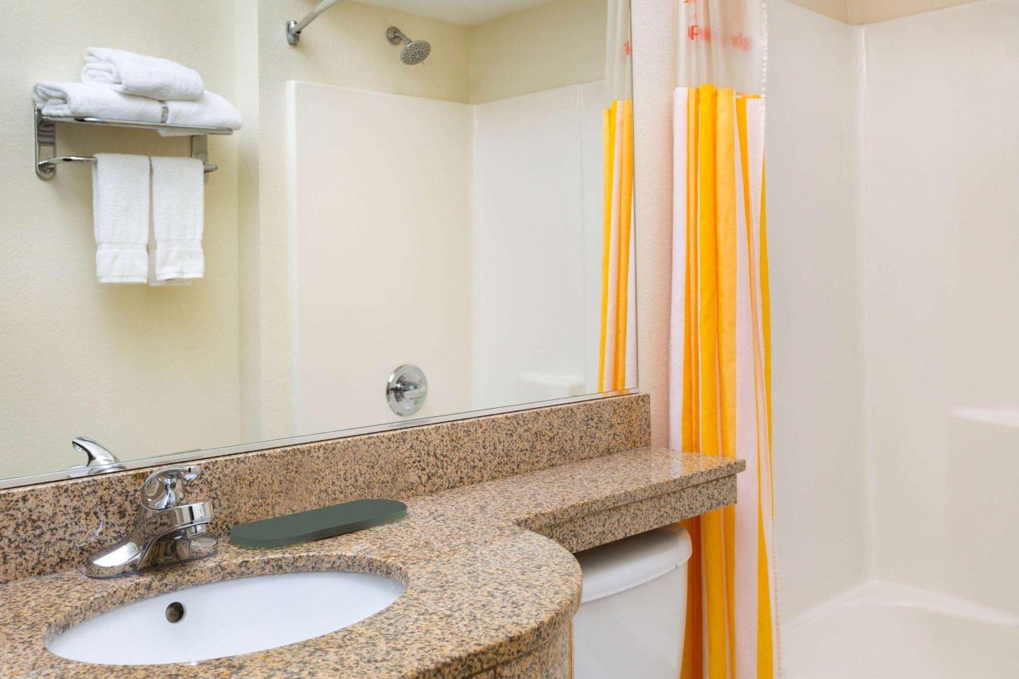 La Quinta By Wyndham Tulare Hotell Eksteriør bilde