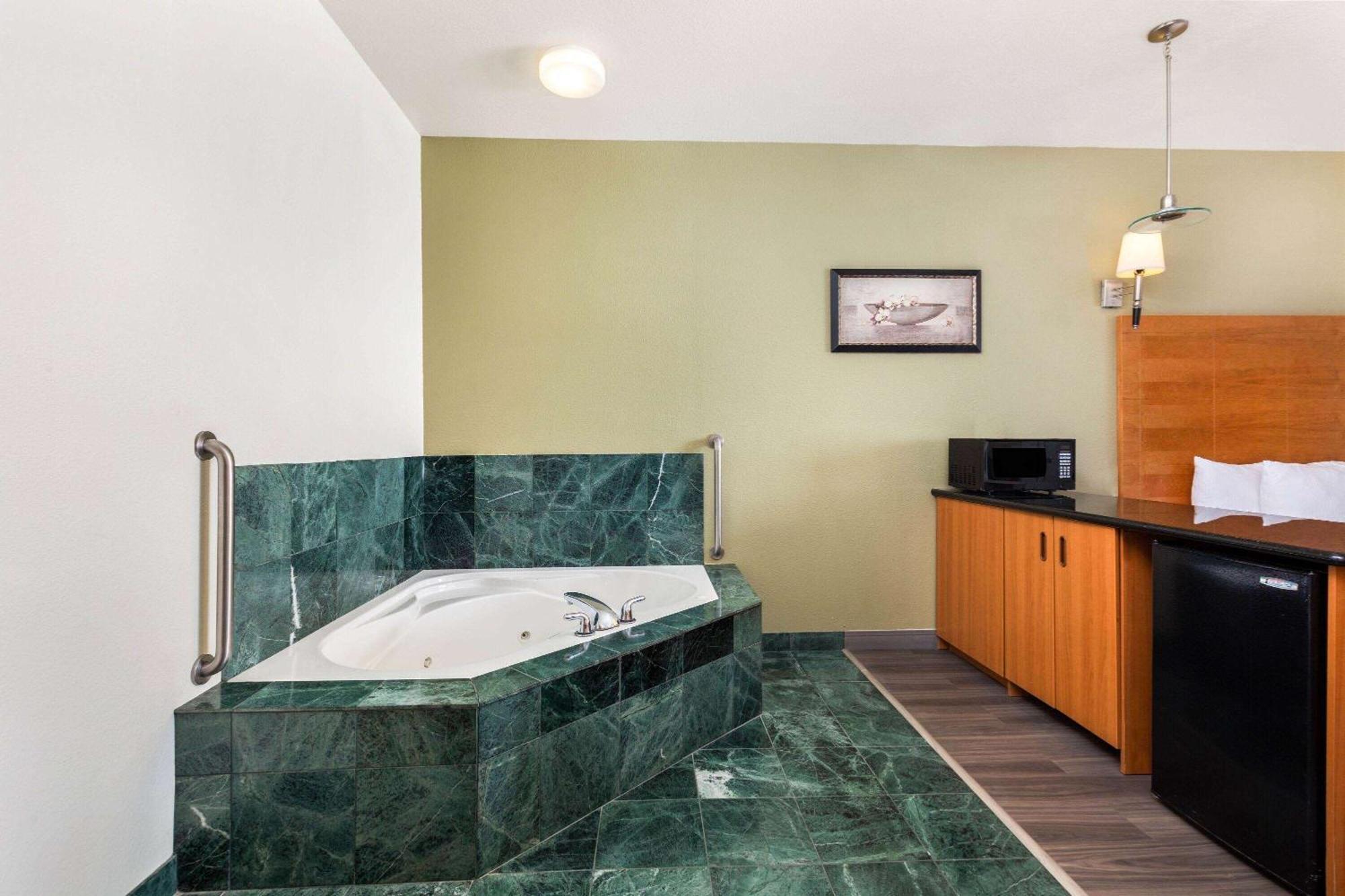 La Quinta By Wyndham Tulare Hotell Eksteriør bilde