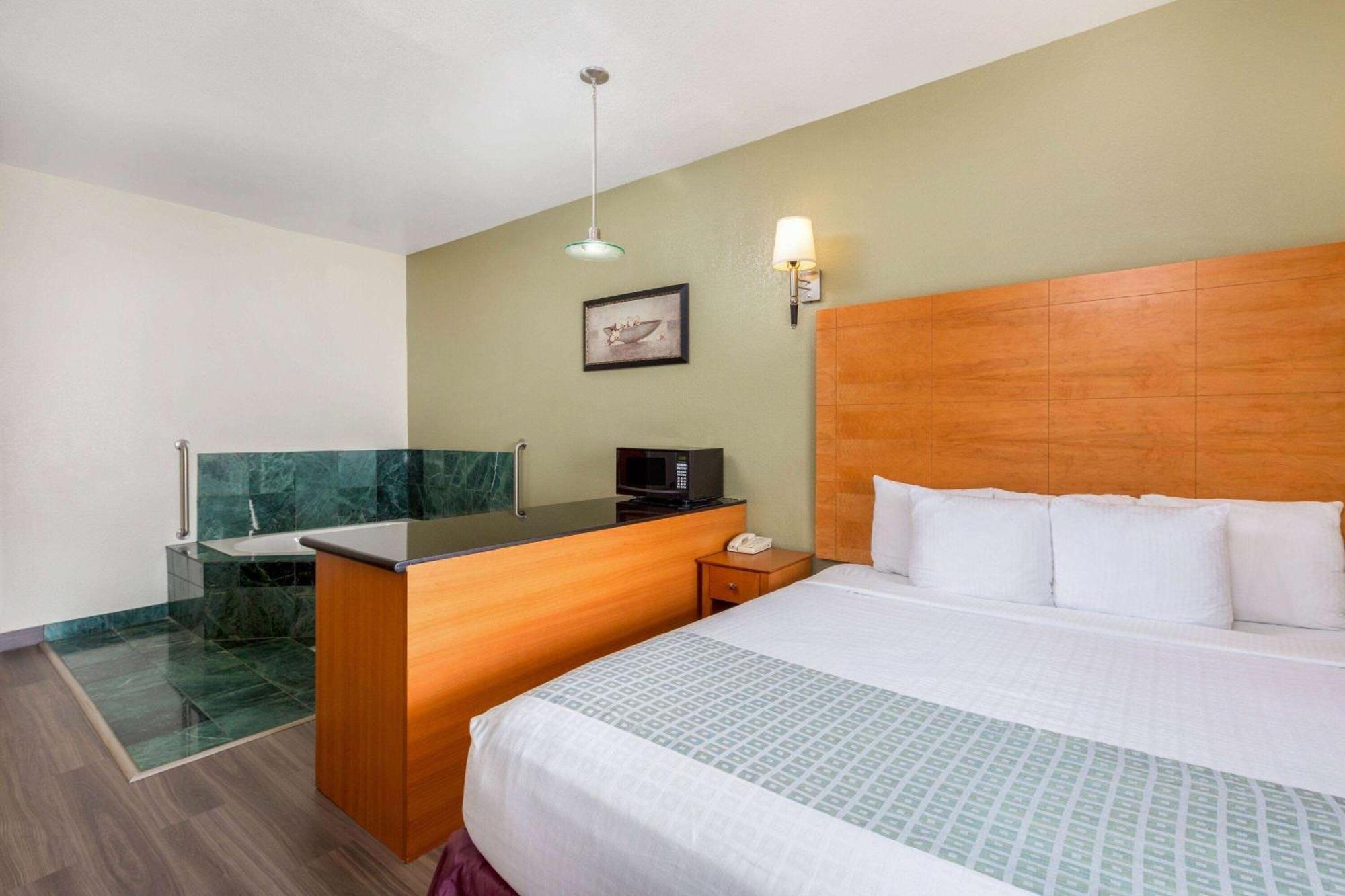La Quinta By Wyndham Tulare Hotell Eksteriør bilde