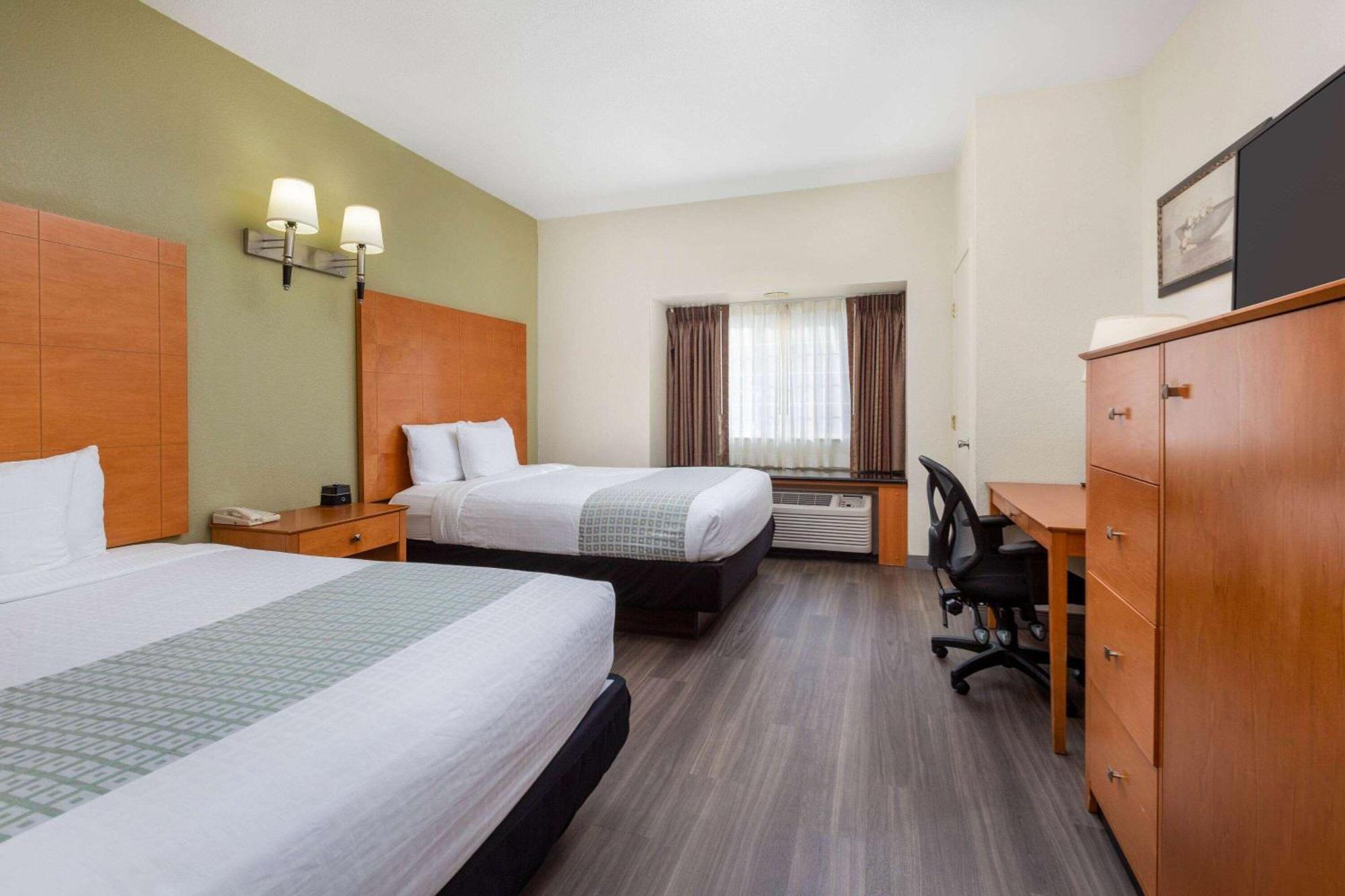 La Quinta By Wyndham Tulare Hotell Eksteriør bilde