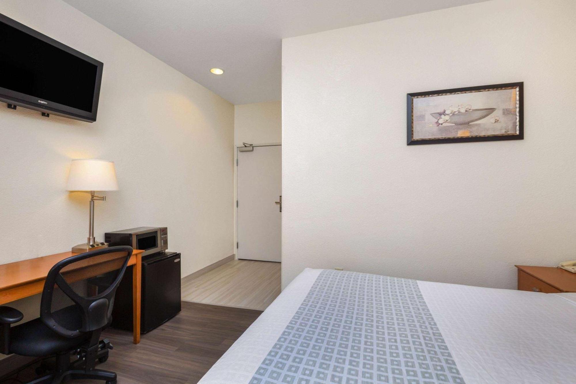 La Quinta By Wyndham Tulare Hotell Eksteriør bilde