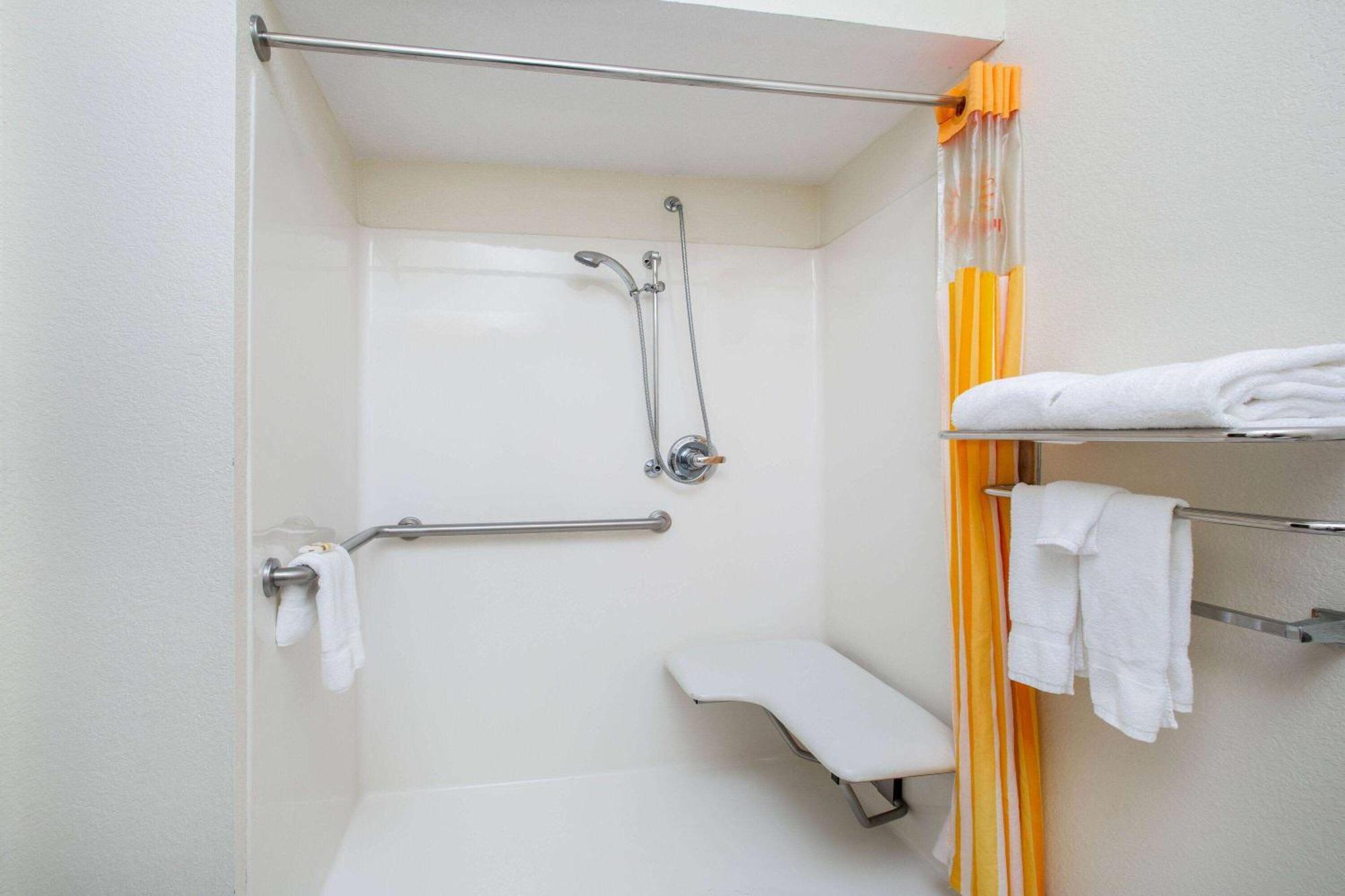 La Quinta By Wyndham Tulare Hotell Eksteriør bilde