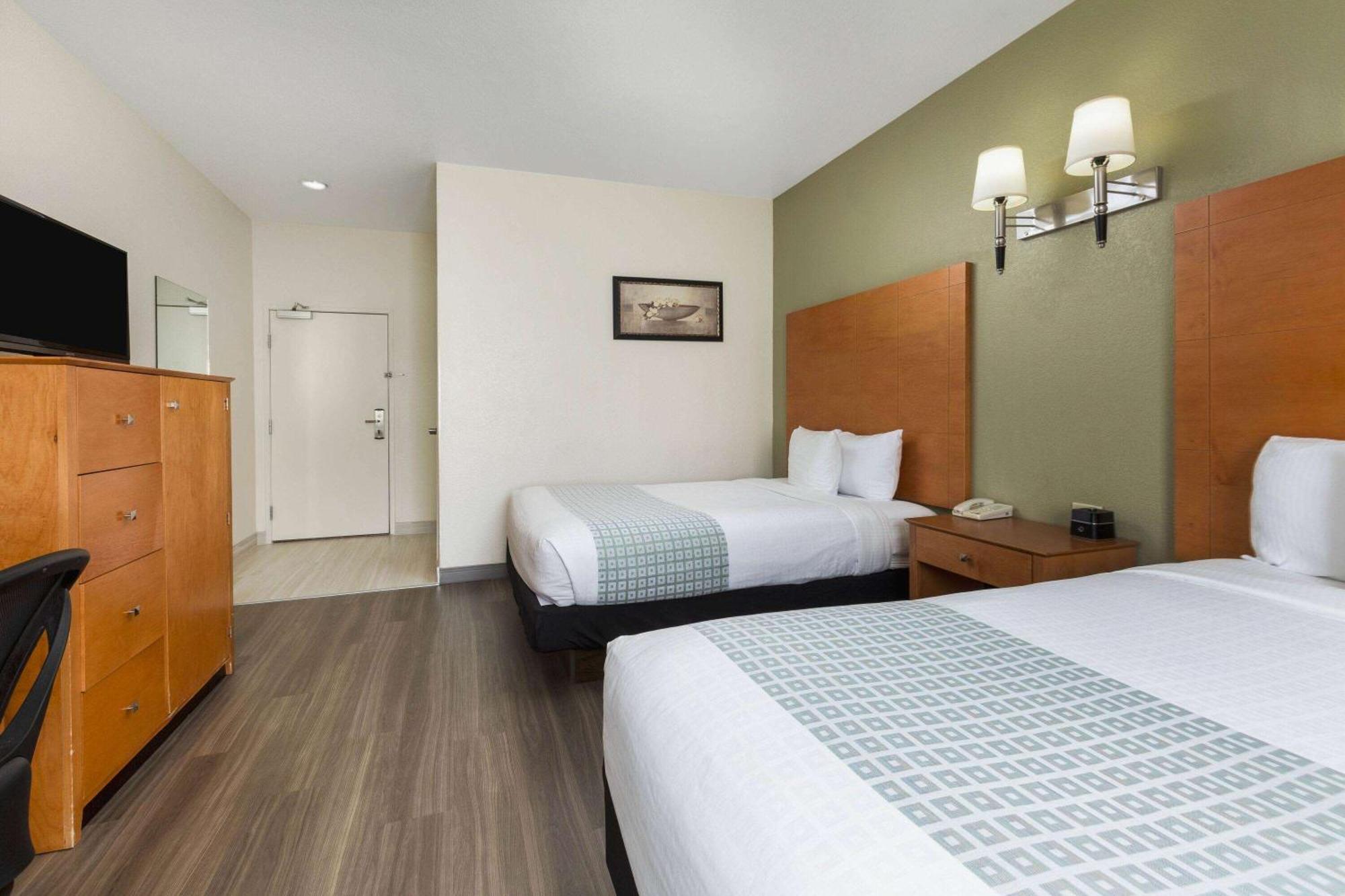 La Quinta By Wyndham Tulare Hotell Eksteriør bilde