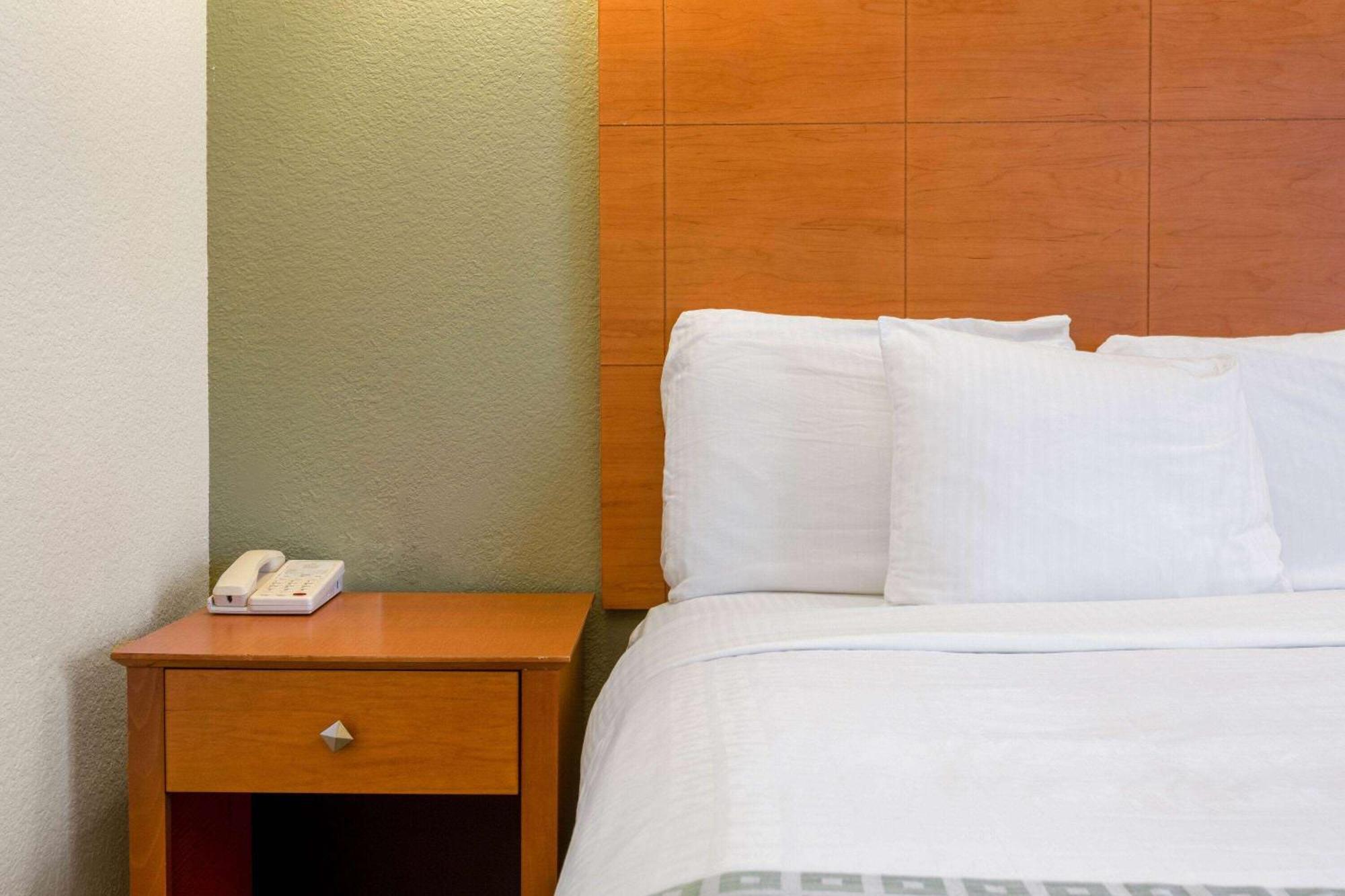 La Quinta By Wyndham Tulare Hotell Eksteriør bilde