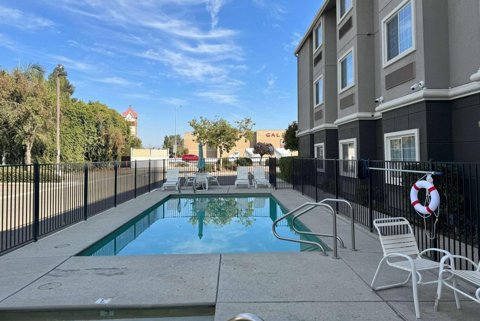 La Quinta By Wyndham Tulare Hotell Eksteriør bilde