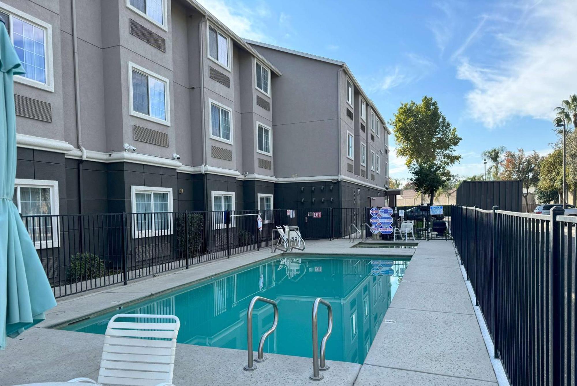 La Quinta By Wyndham Tulare Hotell Eksteriør bilde