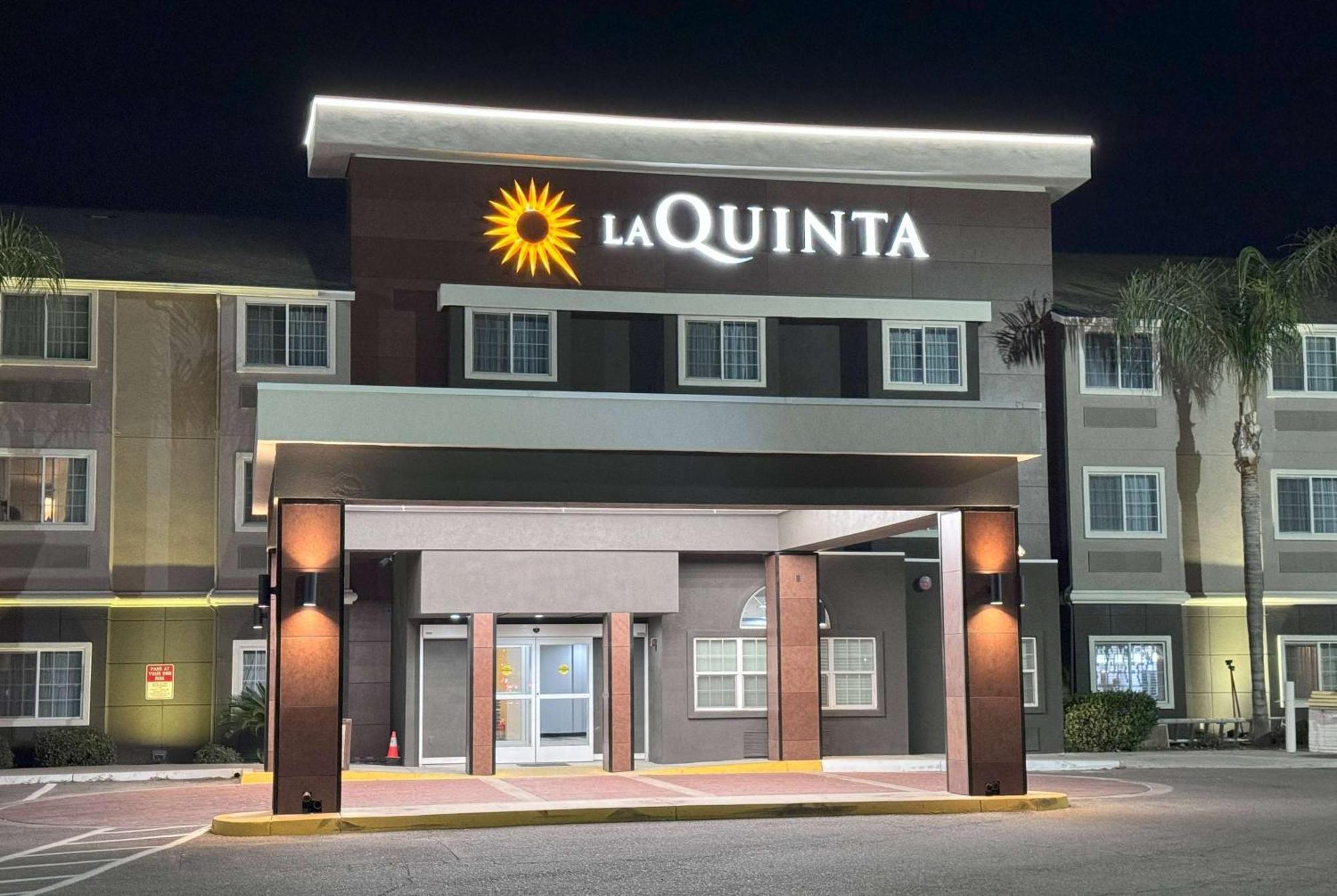 La Quinta By Wyndham Tulare Hotell Eksteriør bilde