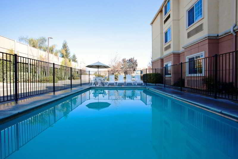 La Quinta By Wyndham Tulare Hotell Eksteriør bilde