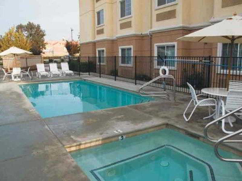 La Quinta By Wyndham Tulare Hotell Eksteriør bilde